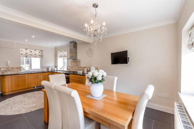 4 bed Detached for sale Image 8