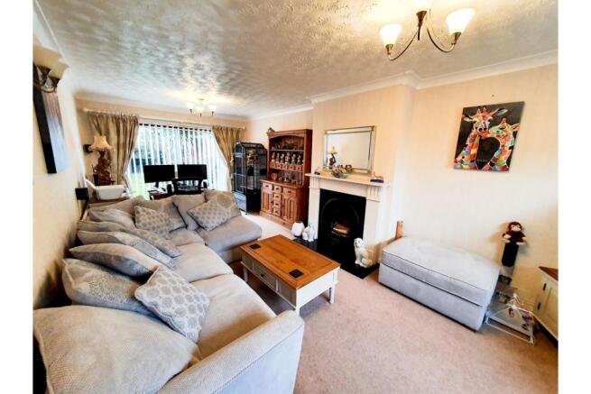 Lounge/Dining Room