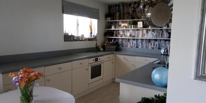KITCHEN (3).jpg
