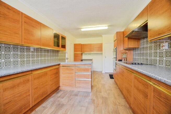 4 bed Detached for sale Image 8