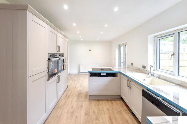 4 bed Semi-Detached for sale Image 8