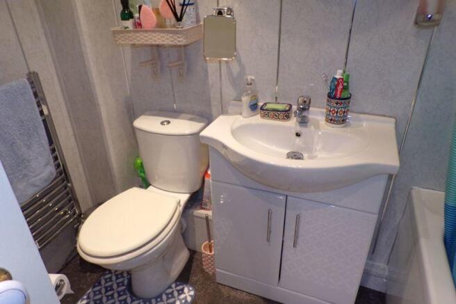 Bathroom/w.c a...