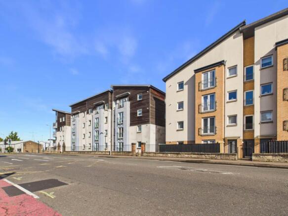 2-bed flat on Cambuslang Road, Glasgow, £114,995