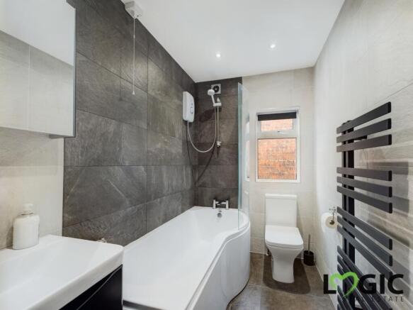 Main house bathroom 2