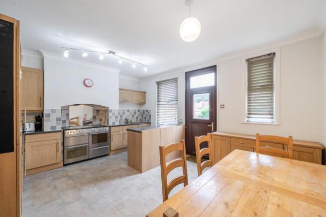 Kitchen 1.jpg