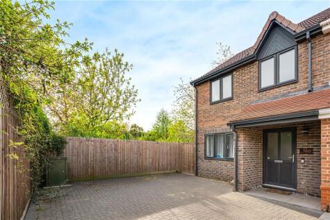 Moore Close, Cambridge, CB4