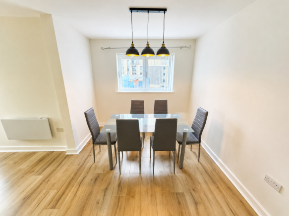 2 bed Flat to rent Image 6