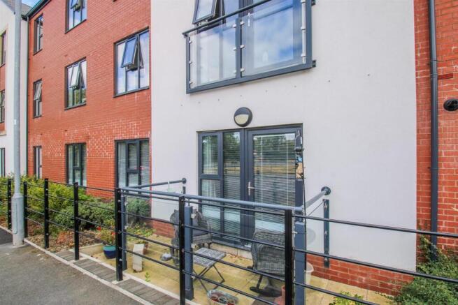 2 bed Apartment for sale Image 11