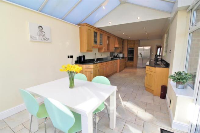 KITCHEN/BREAKFAST ROOM