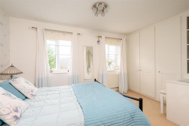 3 bed Town House for sale Image 12