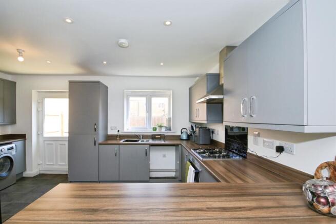 Longland Crescent, Ramsey, Huntingdon photo 4