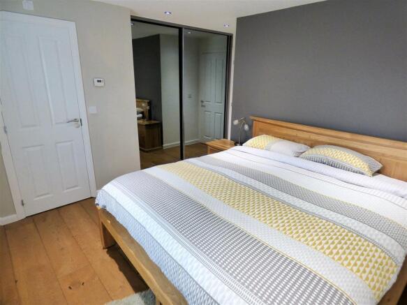 Master Bedroom Alt 