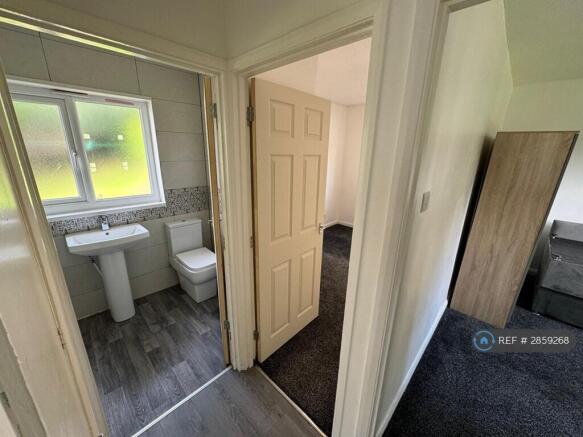 4 bed Bungalow to rent Image 10