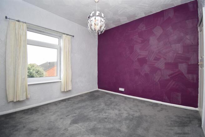 2 bed Terraced to rent Image 6