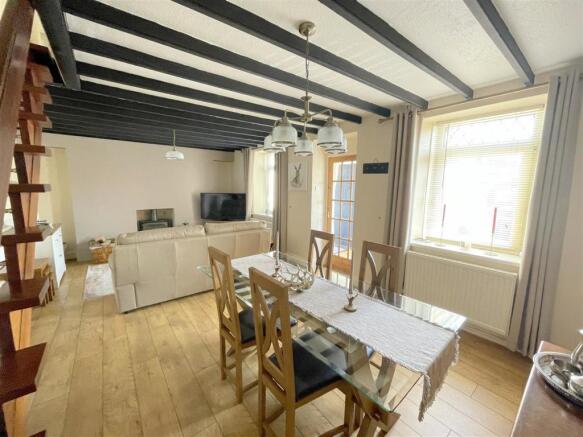 Lounge/Dining Room