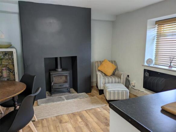 2 bed Semi-Detached to rent Image 4
