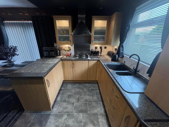 3 bed Semi-Detached for sale Image 5