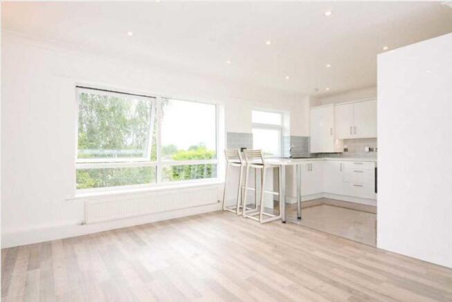 KITCHEN/BREAKFAST