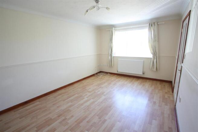 28 Grovewood Court Lounge