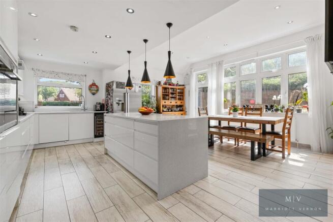 Lyndhurst Close 1 MV-1.jpg