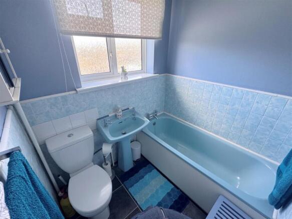 Bathroom 1.JPG