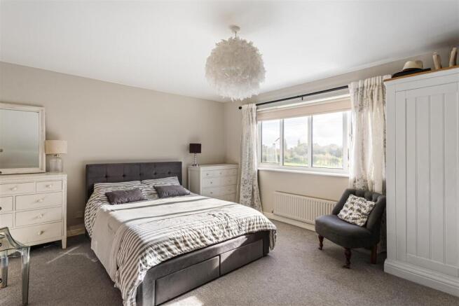 4 bed Detached for sale Image 7