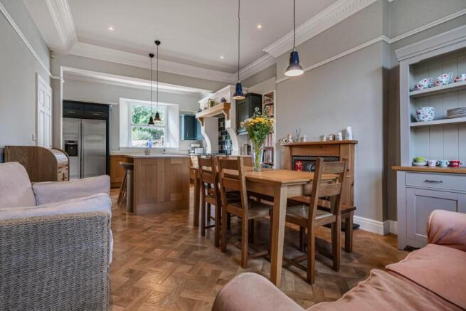 3 bed Town House for sale Image 6