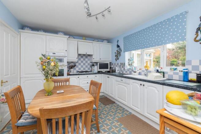 Kitchen/Breakfast...