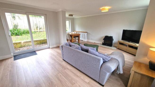 Sitting Room / Dining Room