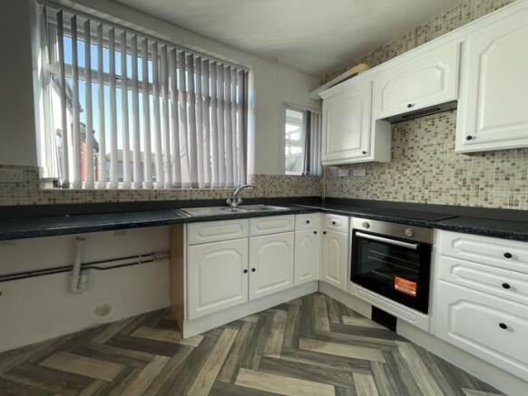 3 bed House to rent Image 4