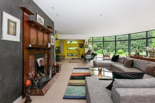 5 bed Detached for sale Image 10