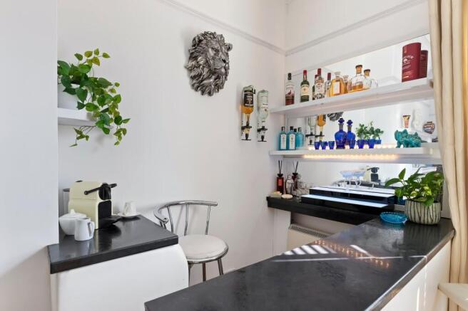 5 bed Flat for sale Image 12