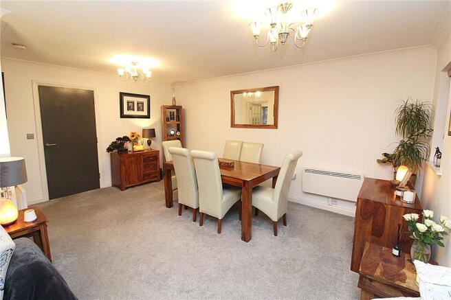2 bed Flat for sale Image 6
