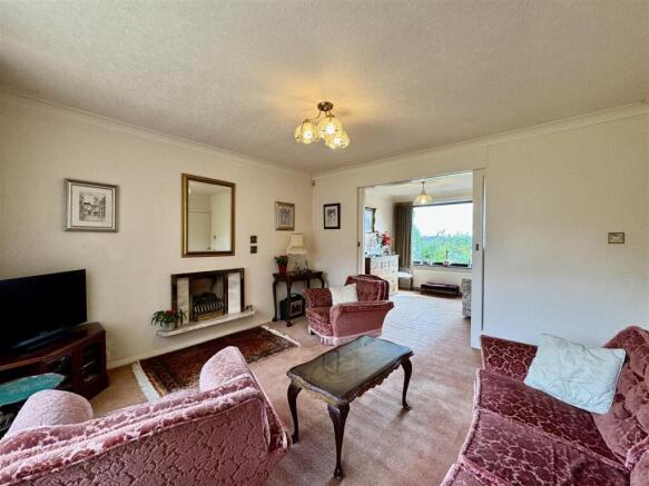 4 bed Detached Bungalow for sale Image 6