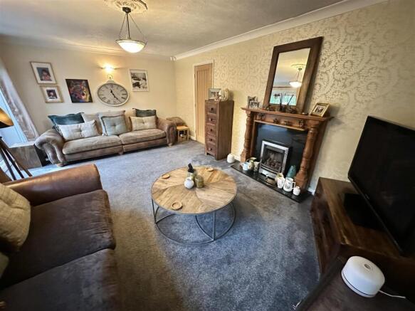 4 bed Detached for sale Image 8