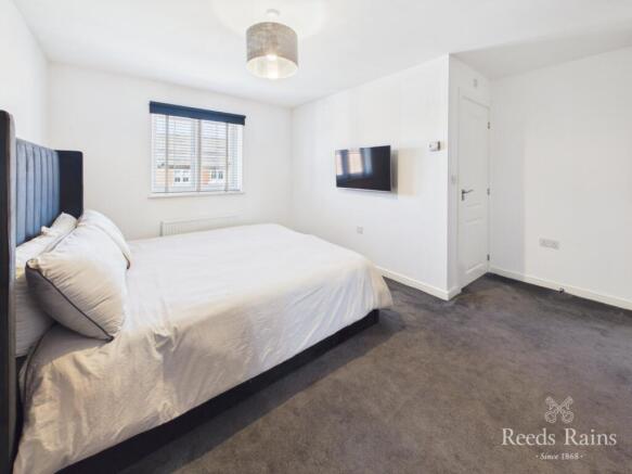 5 bed Detached for sale Image 9