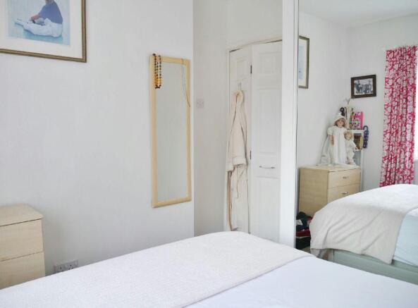 Bedroom 1 Photo 2