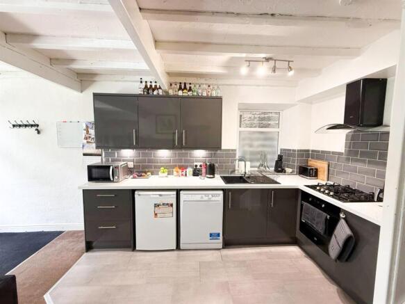2 bed end terrace Silsden