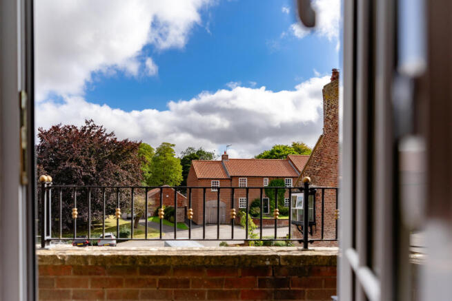 2 bed Flat for sale Image 2