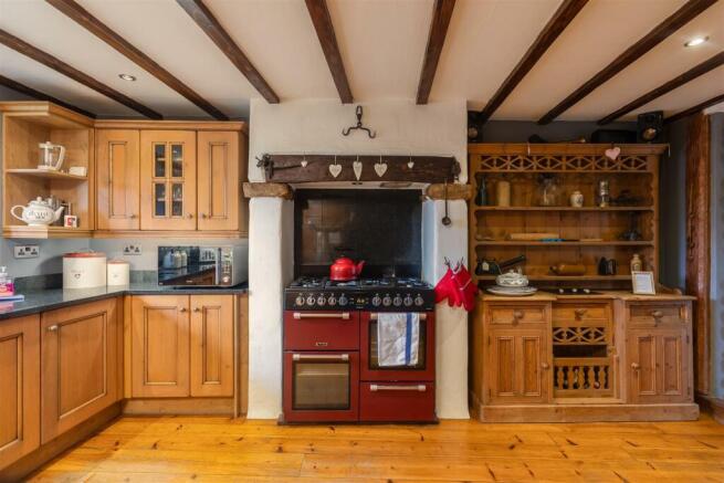 5 bed Character Property for sale Image 9