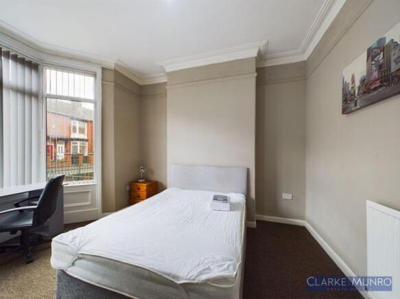 4 bed Town House to rent Image 7