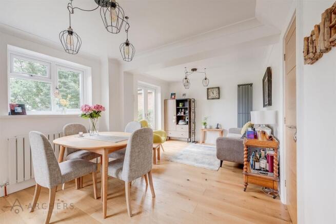 4 bed Detached for sale Image 3