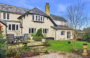Flat 3, Perrys Manor, Perrys Gardens, Ottery St. Mary EX11 1XA