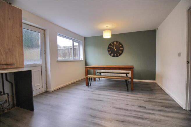 3 bed Semi-Detached to rent Image 6