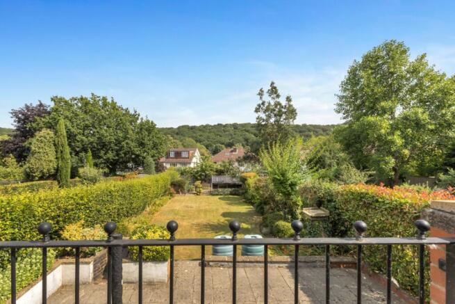4 bed Semi-Detached for sale Image 4
