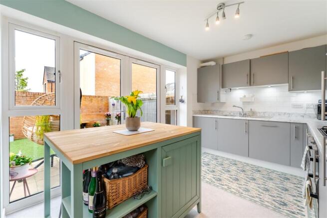 26 Strawberry Drive Yatton BS49 4GA 11.jpg