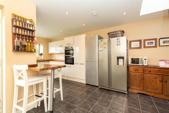 28 Fitzjohns Road-11.jpg