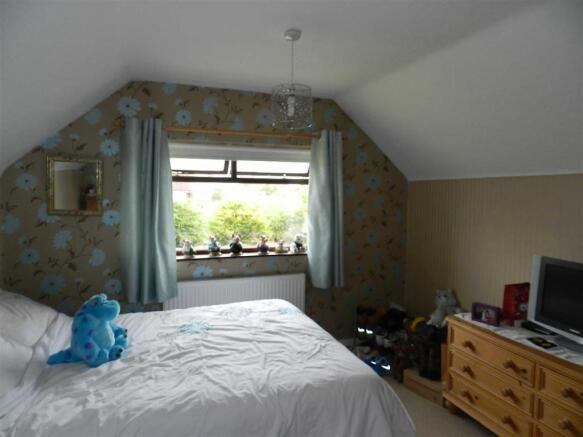 FIRST FLOOR BEDROOM 