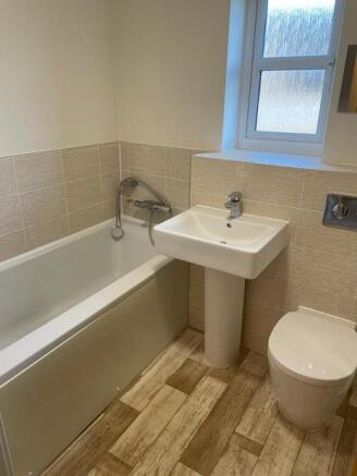 5 Blackcurrent Grove Bathroom
