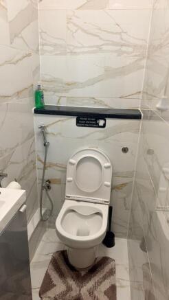 Elegant marble-effect tiling in a modern WC...